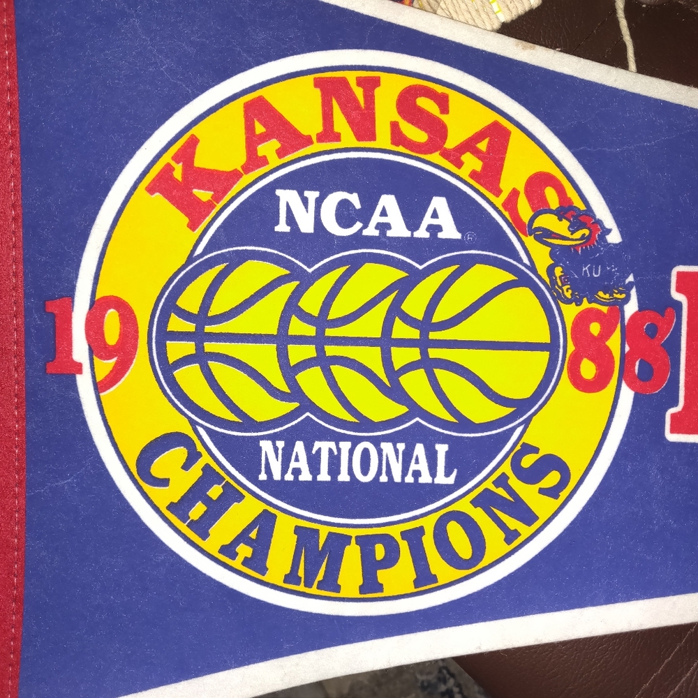 *VERY RARE* 1988 NCAA CHAMPIONS KANSAS PENNANT